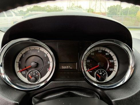 Used 2015 Dodge Grand Caravan SXT FWD image 12