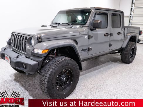 Used 2021 Jeep Gladiator Sport AWD/4WD image 2