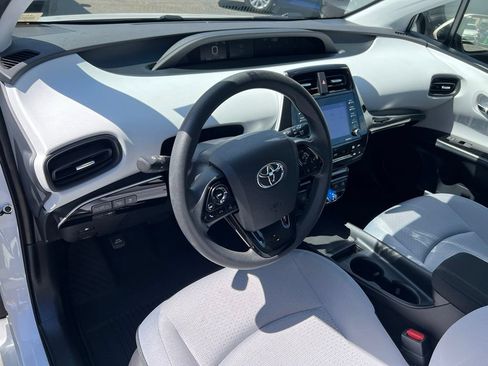Certified 2022 Toyota Prius LE FWD image 12