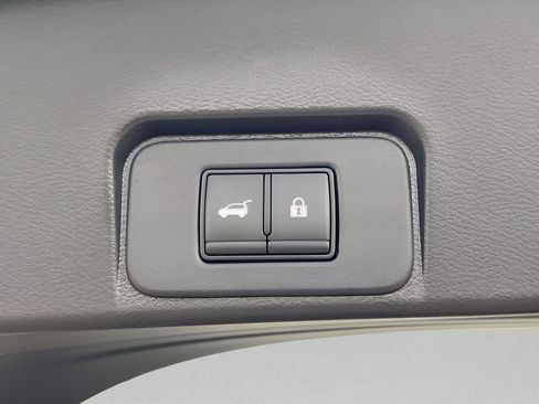 Used 2023 Nissan Rogue SL w/ SL Premium Package FWD image 9