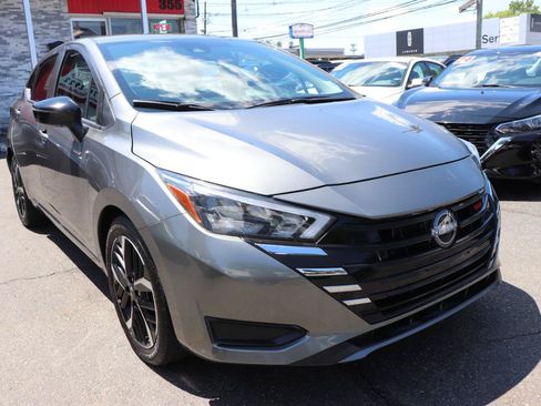 Used 2024 Nissan Versa SR FWD image 7