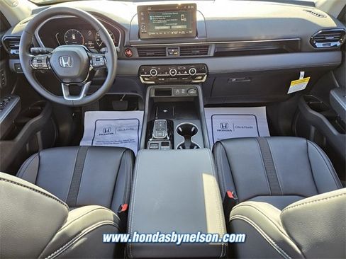 New 2025 Honda Pilot Touring image 8
