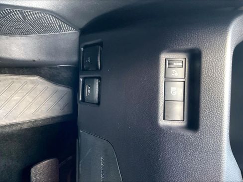 Used 2025 Toyota RAV4 XLE FWD image 33