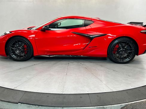 Used 2024 Chevrolet Corvette Z06 w/ Stealth Interior Trim Package RWD image 2