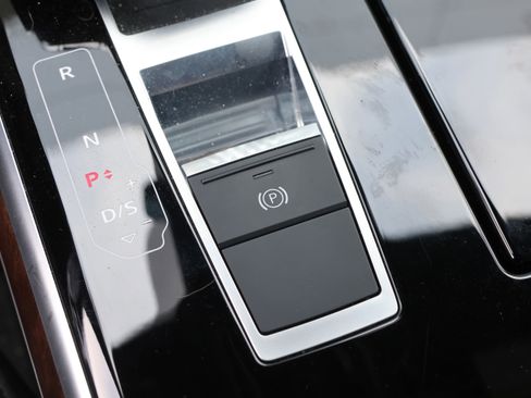 Used 2021 Audi A8 L 4.0T w/ Executive Plus Package image 29