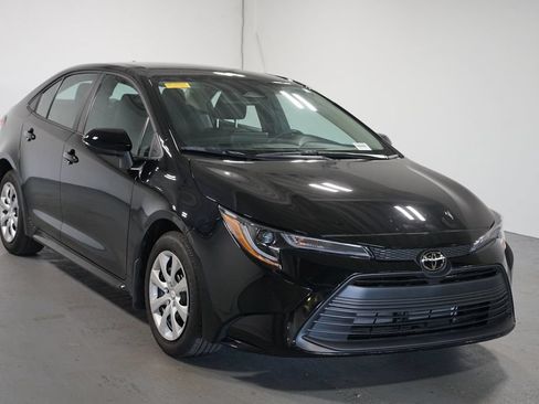 Used 2026 Toyota Corolla LE FWD image 3
