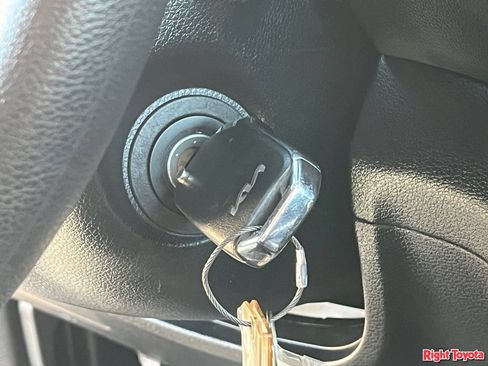 Used 2025 Kia Soul LX w/ LX Technology Package FWD image 25