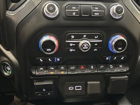 Used 2020 GMC Sierra 1500 Denali w/ Denali Ultimate Package AWD/4WD image 32