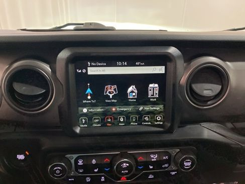 Used 2022 Jeep Gladiator Willys image 16