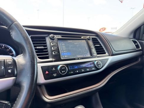Used 2015 Toyota Highlander XLE FWD image 19