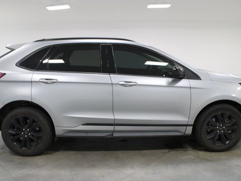 Used 2022 Ford Edge SE w/ Black Appearance Package AWD/4WD image 11