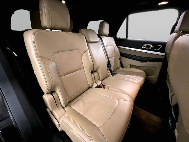 Used 2017 Ford Explorer XLT w/ Equipment Group 202A AWD/4WD image 26