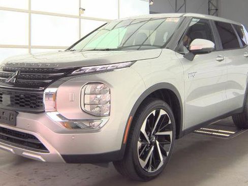 Used 2024 Mitsubishi Outlander SE image 18