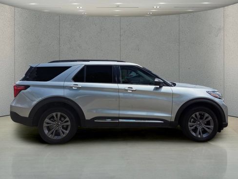 Used 2025 Ford Explorer Active w/ Active Comfort Package AWD/4WD image 6