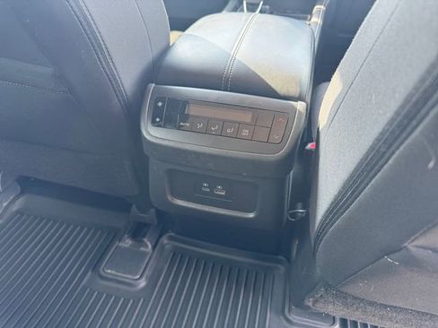 Used 2023 Nissan Pathfinder SV image 23