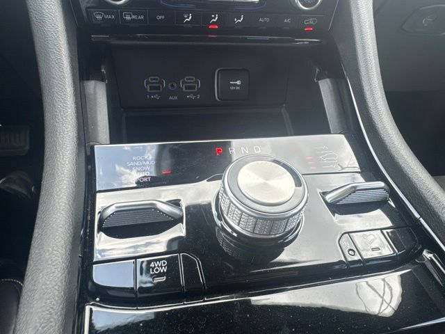 Used 2023 Jeep Grand Cherokee Overland w/ Adv Protech Group III AWD/4WD image 19