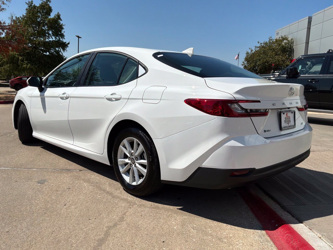 Used 2026 Toyota Camry LE FWD image 8