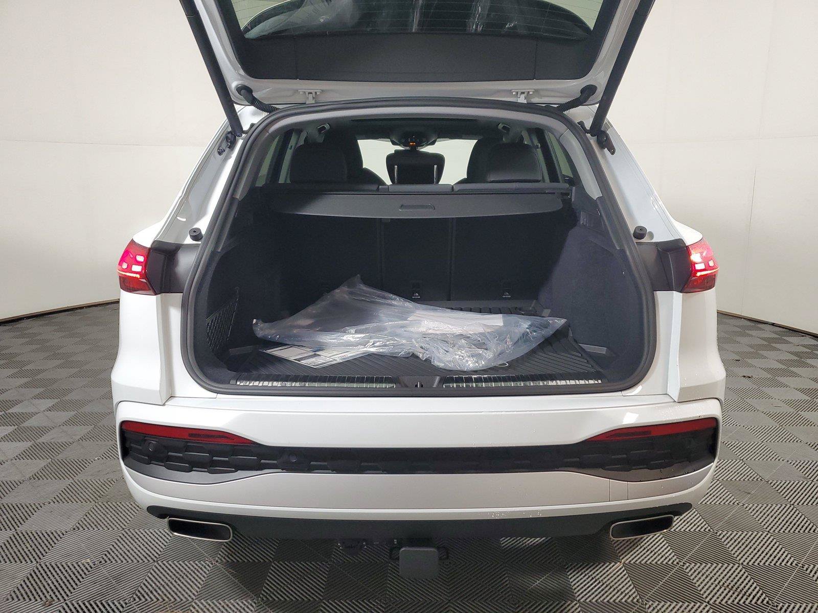 Used 2025 Audi Q5 Premium AWD/4WD image 9