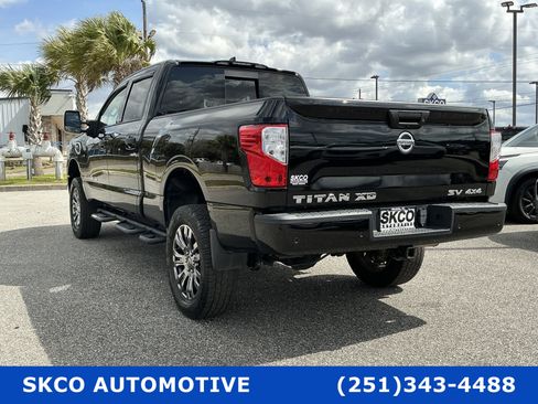 Used 2022 Nissan Titan SV image 3
