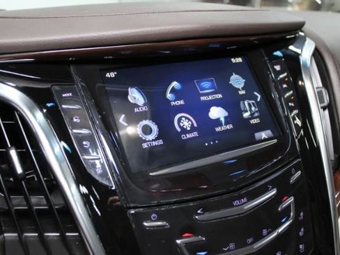 Used 2017 Cadillac Escalade Luxury image 21