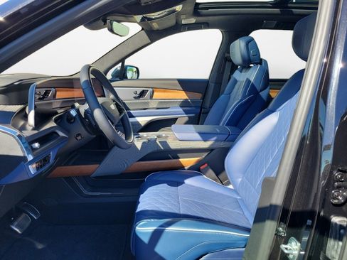 Certified 2026 Cadillac Vistiq Premium Luxury image 9