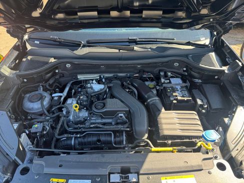 Used 2025 Volkswagen Taos SE image 32