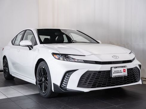 New 2026 Toyota Camry SE image 1