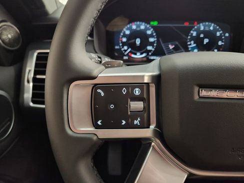 Used 2025 Land Rover Discovery S image 26