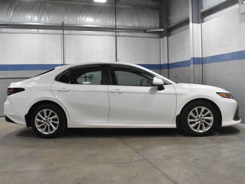 Used 2021 Toyota Camry LE AWD/4WD image 27
