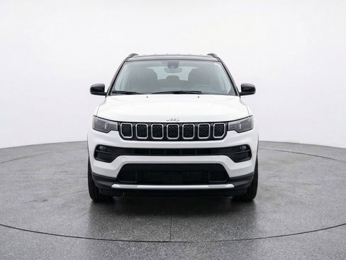Used 2025 Jeep Compass Limited AWD/4WD image 2