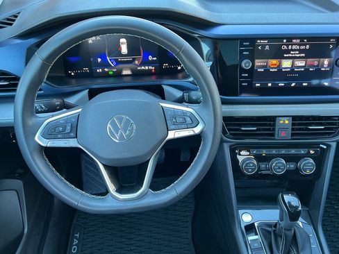 Used 2024 Volkswagen Taos SE image 19