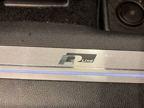 Used 2019 Volkswagen Tiguan SEL Premium R-Line AWD/4WD image 39