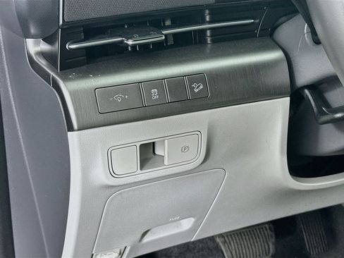 Used 2025 Hyundai Kona SEL FWD image 17