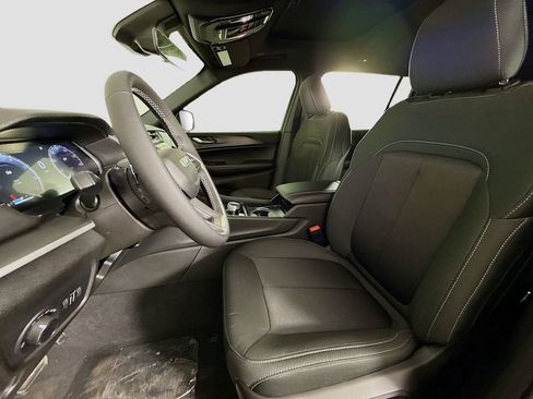 New 2025 Jeep Grand Cherokee L Laredo image 10