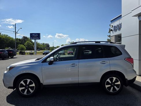 Used 2017 Subaru Forester 2.5i Premium AWD/4WD image 8