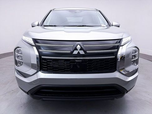New 2026 Mitsubishi Outlander ES image 2