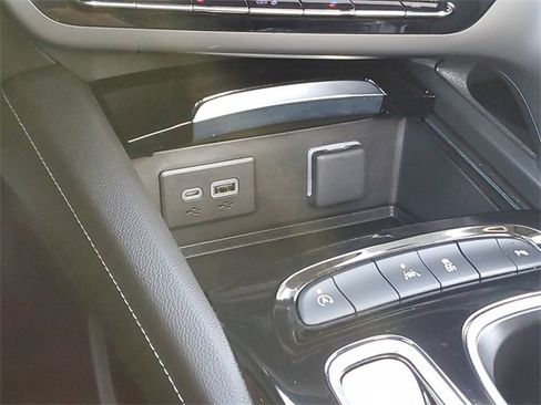 Used 2022 Buick Envision Essence w/ Sport Touring Package image 28