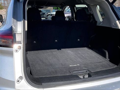 Used 2024 Nissan Rogue SV image 35