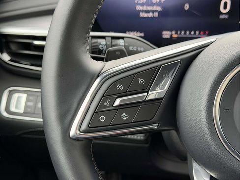 Used 2025 Buick Enclave Preferred FWD image 8