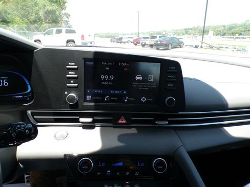 Used 2025 Hyundai Elantra Sport FWD image 24