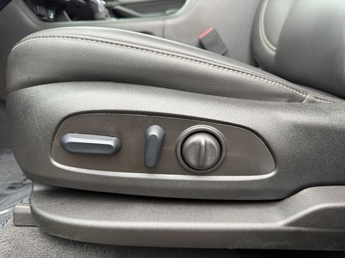 Used 2024 Chevrolet Traverse LT image 10