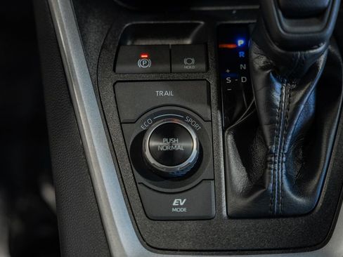 Used 2025 Toyota RAV4 XLE image 21