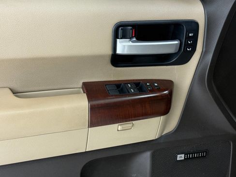Used 2011 Toyota Sequoia Platinum image 40