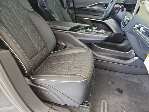 New 2026 Cadillac Lyriq V AWD/4WD image 10