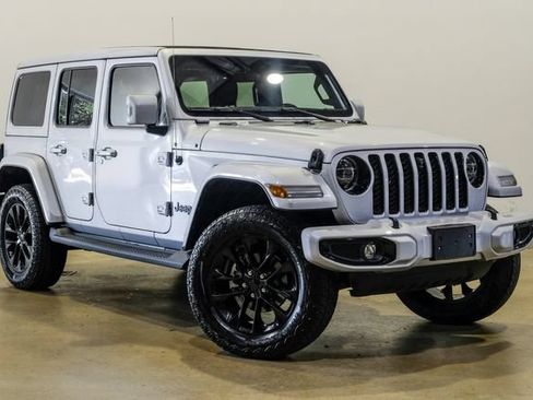 Used 2022 Jeep Wrangler Unlimited Sahara AWD/4WD image 5