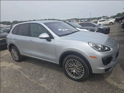 Used 2018 Porsche Cayenne S AWD/4WD image 5