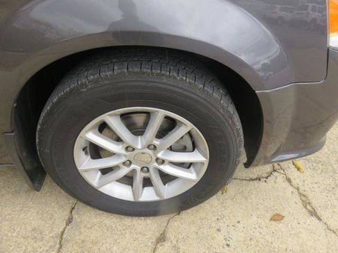 Used 2019 Dodge Grand Caravan SXT image 24