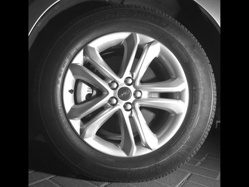 Used 2019 Ford Edge SEL w/ Equipment Group 201A AWD/4WD image 10