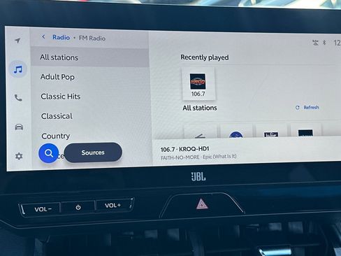 Used 2024 Toyota Venza Limited image 17
