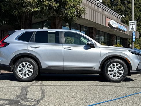 Used 2025 Honda CR-V LX image 3